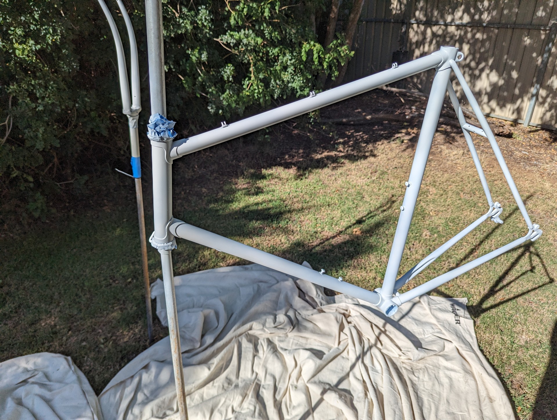 Bike frame that&rsquo;s been sprayed with white primer