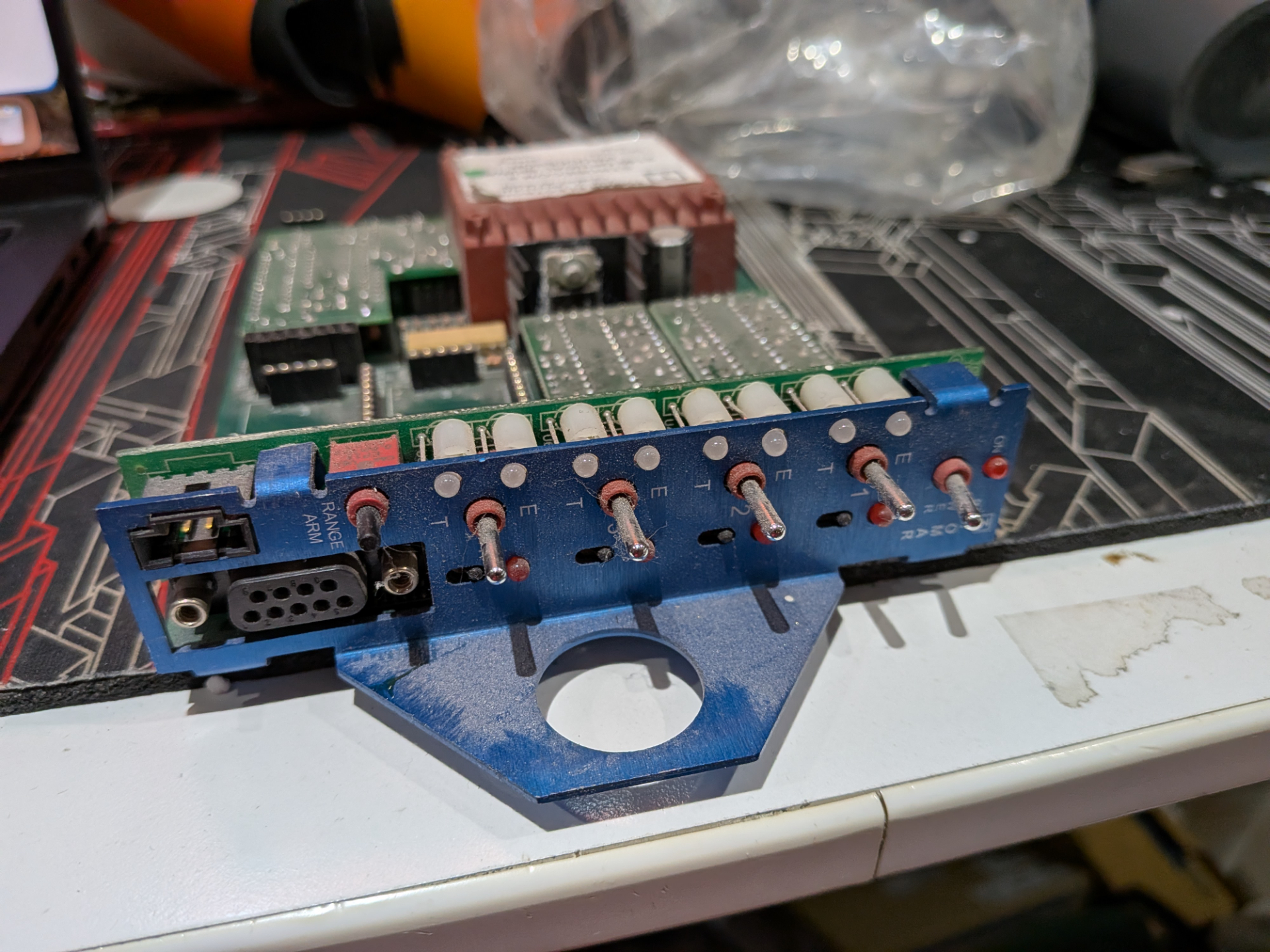 Strobecom II detector, it&rsquo;s a slot in card with 4 toggle switches for channels, a range arm switch, on/off switch, rs232 port and channel inhibit sliders. There&rsquo;s 2 leds per channel, one for transit and one for emergency